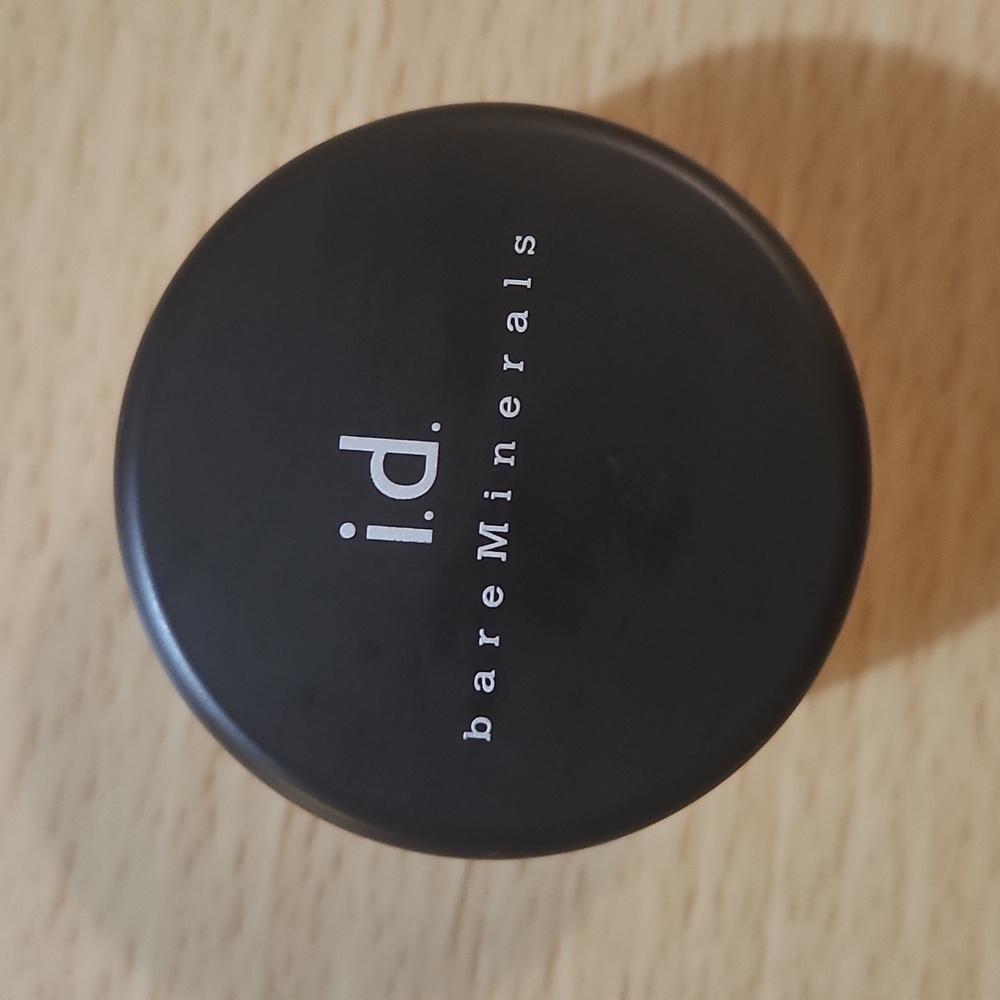 New id. bareMinerals Foundation Meduim Beige